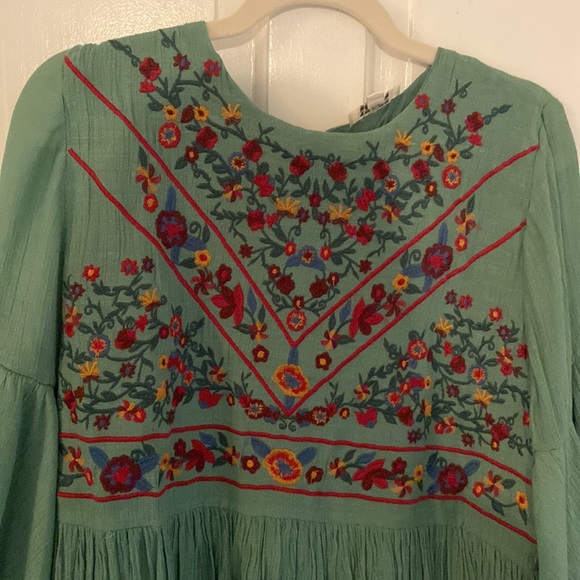 Boho flowy pale green embroidered dress. Never worn. Excellent condition. Sz Lg - Picture 2 of 6